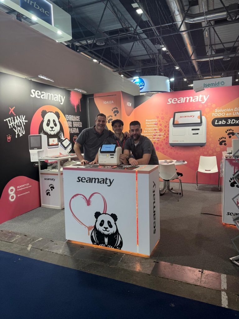 Stand de Seamaty en Propet 2026 con el Lab 3Dx Stand de Seamaty en Propet 2026 con el analizador veterinario Lab 3Dx en primer plano